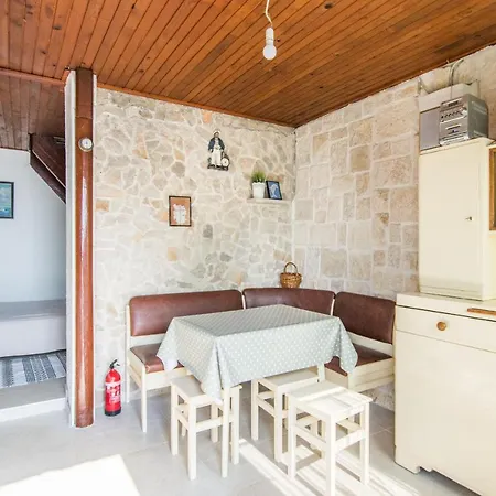 House Sunflower Ferienhaus Otok Zizanj